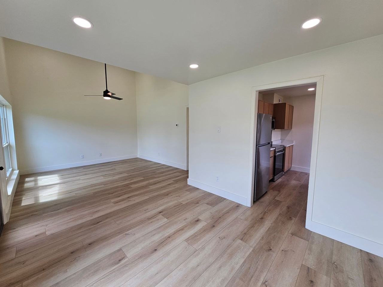 1725 R Ave - Photo 4 of 21