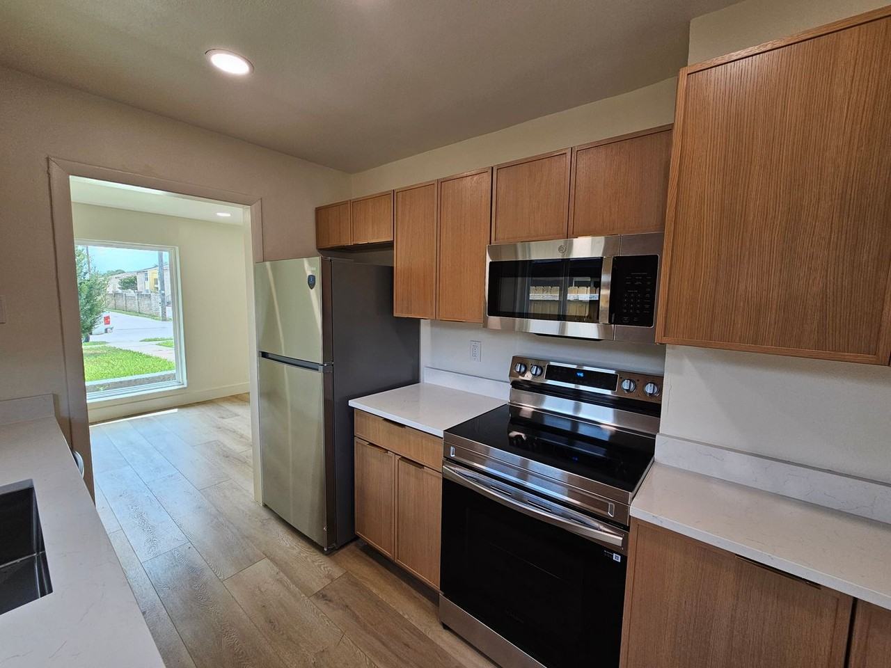 1725 R Ave - Photo 6 of 21