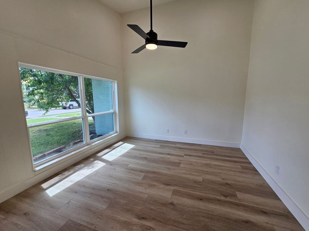 1725 R Ave - Photo 7 of 21