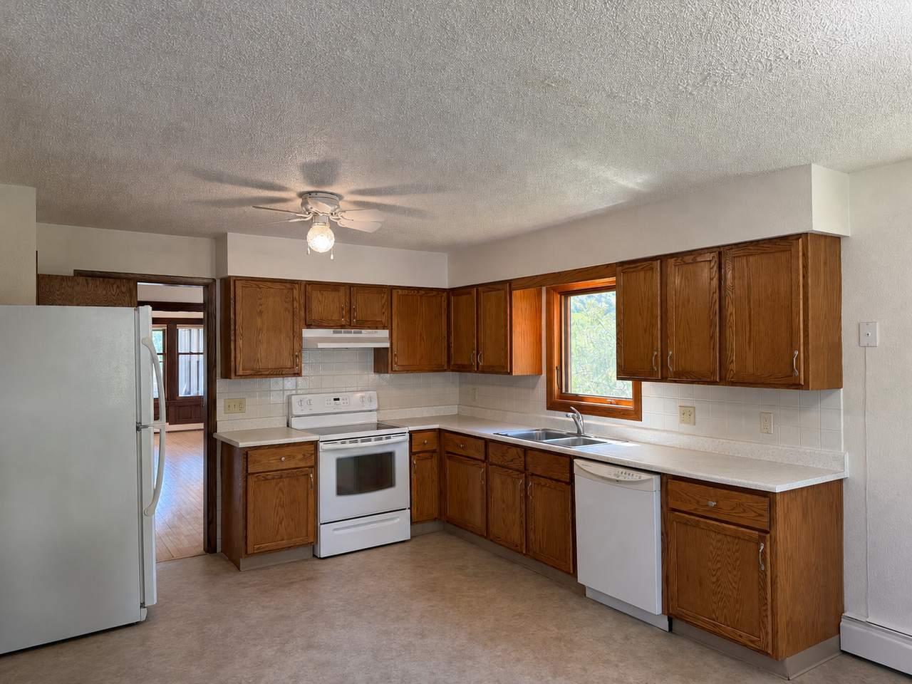 131 S Main St - Photo 2 of 25
