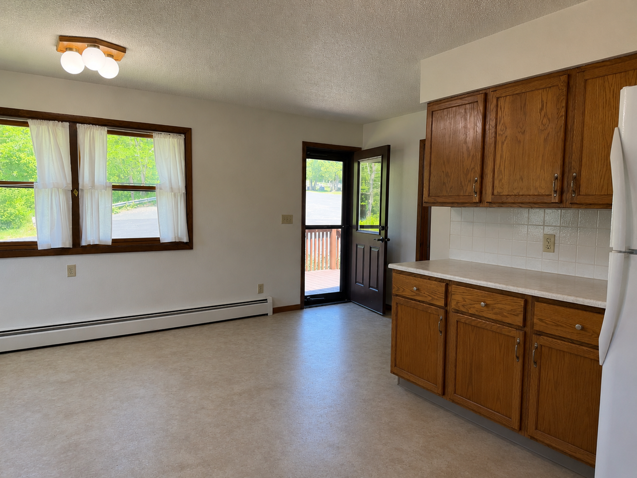 131 S Main St - Photo 3 of 25