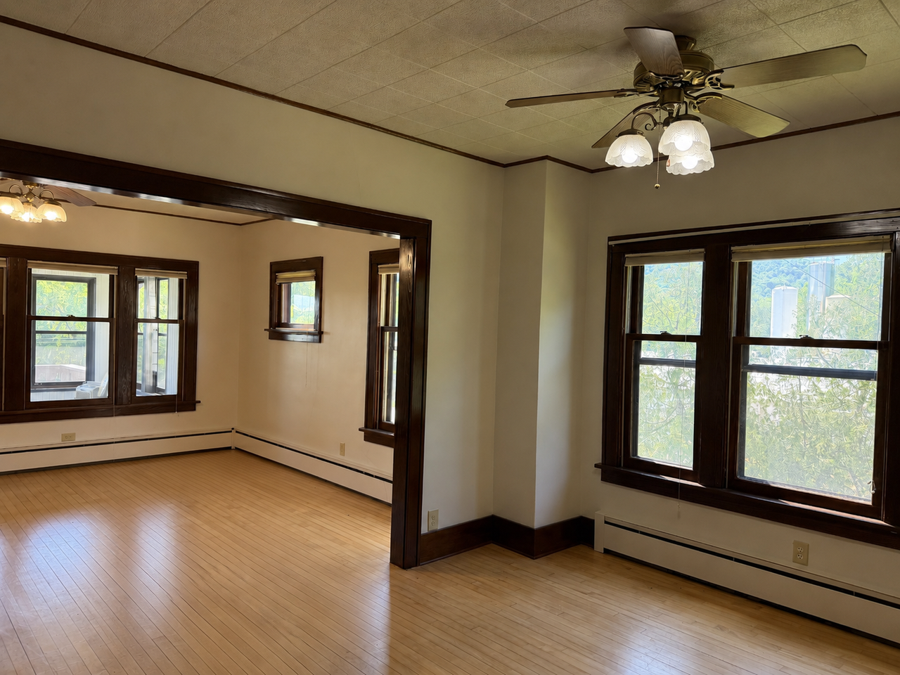 131 S Main St - Photo 4 of 25
