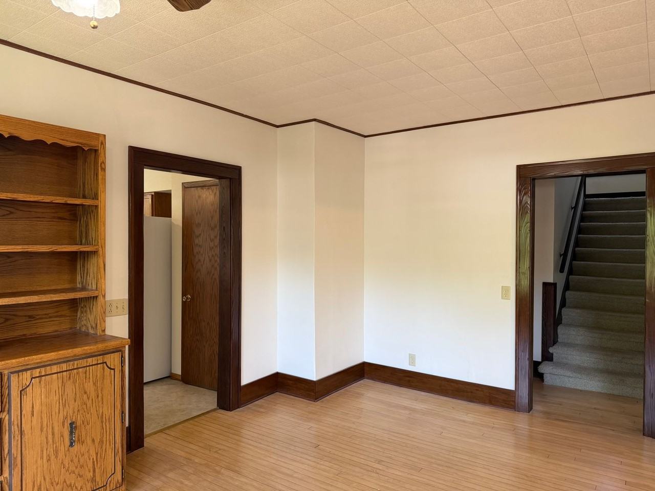 131 S Main St - Photo 5 of 25