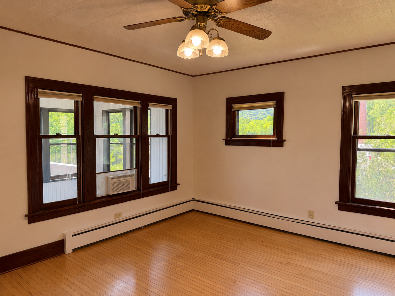 131 S Main St - Photo 7 of 25
