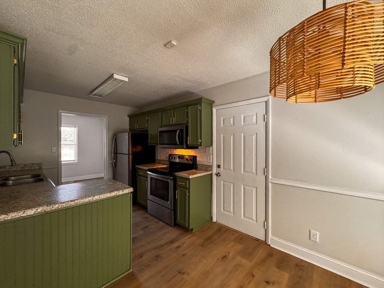 6747 Vaughn Rd - Photo 3 of 23