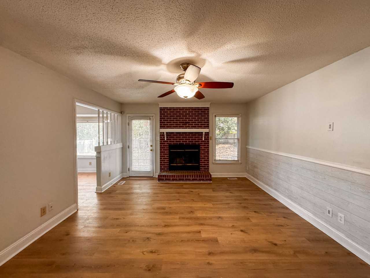 6747 Vaughn Rd - Photo 7 of 23