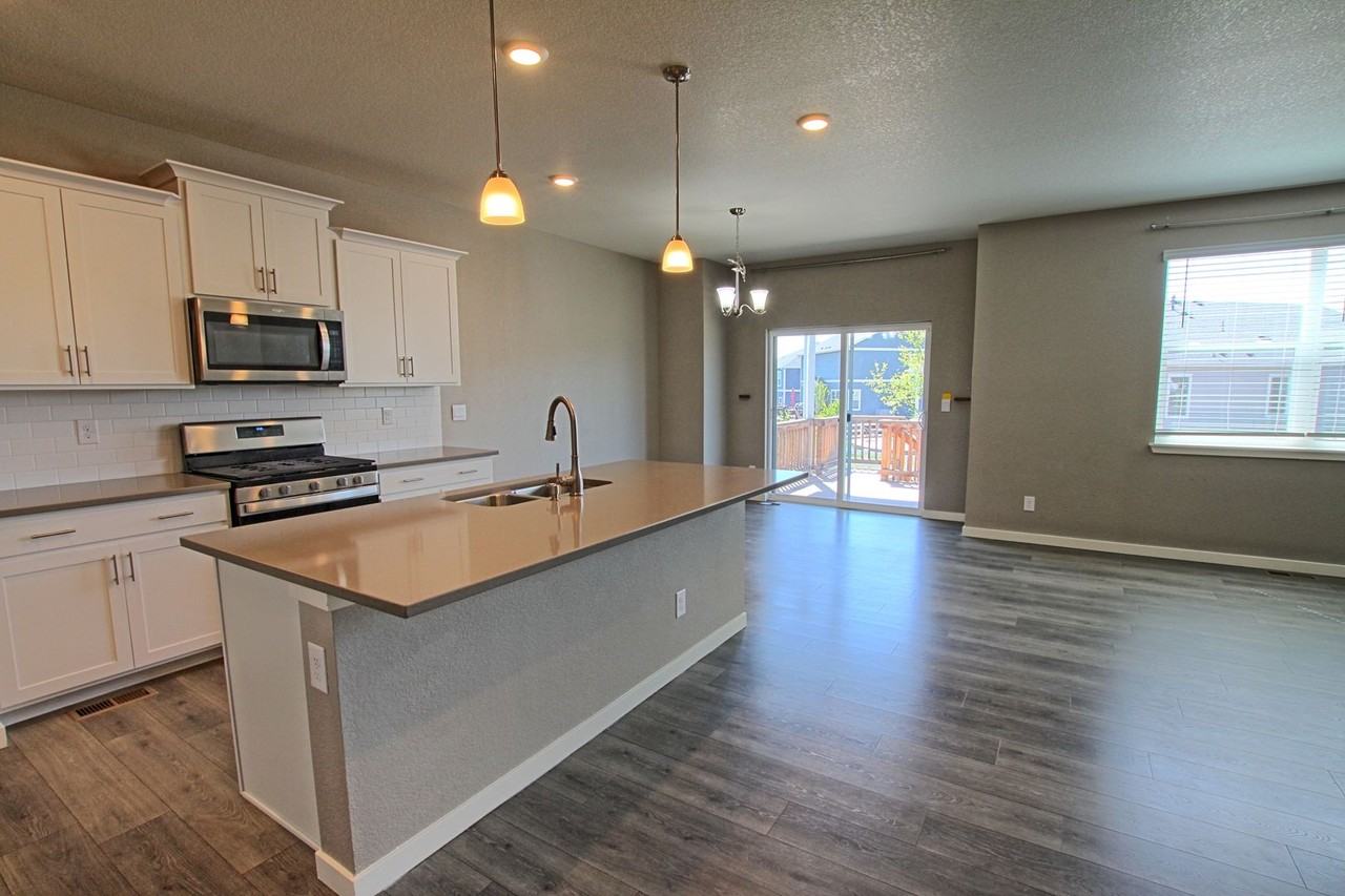 2248 2248 Rosette Ln  Castle Rock, CO 80104 - Photo 2 of 27