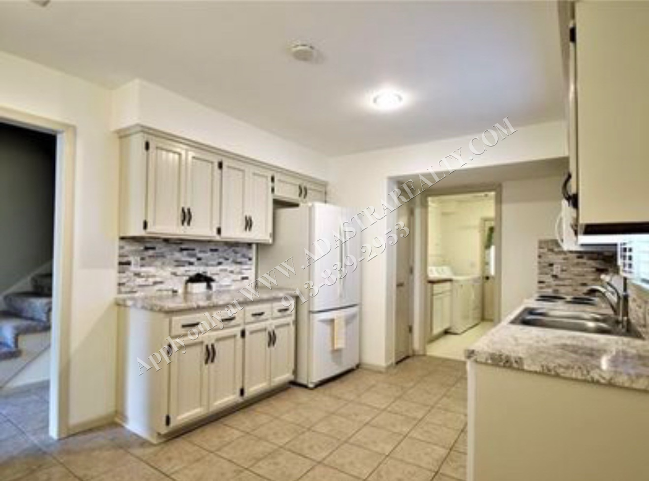 16112 W 141st Ter - Photo 5 of 22