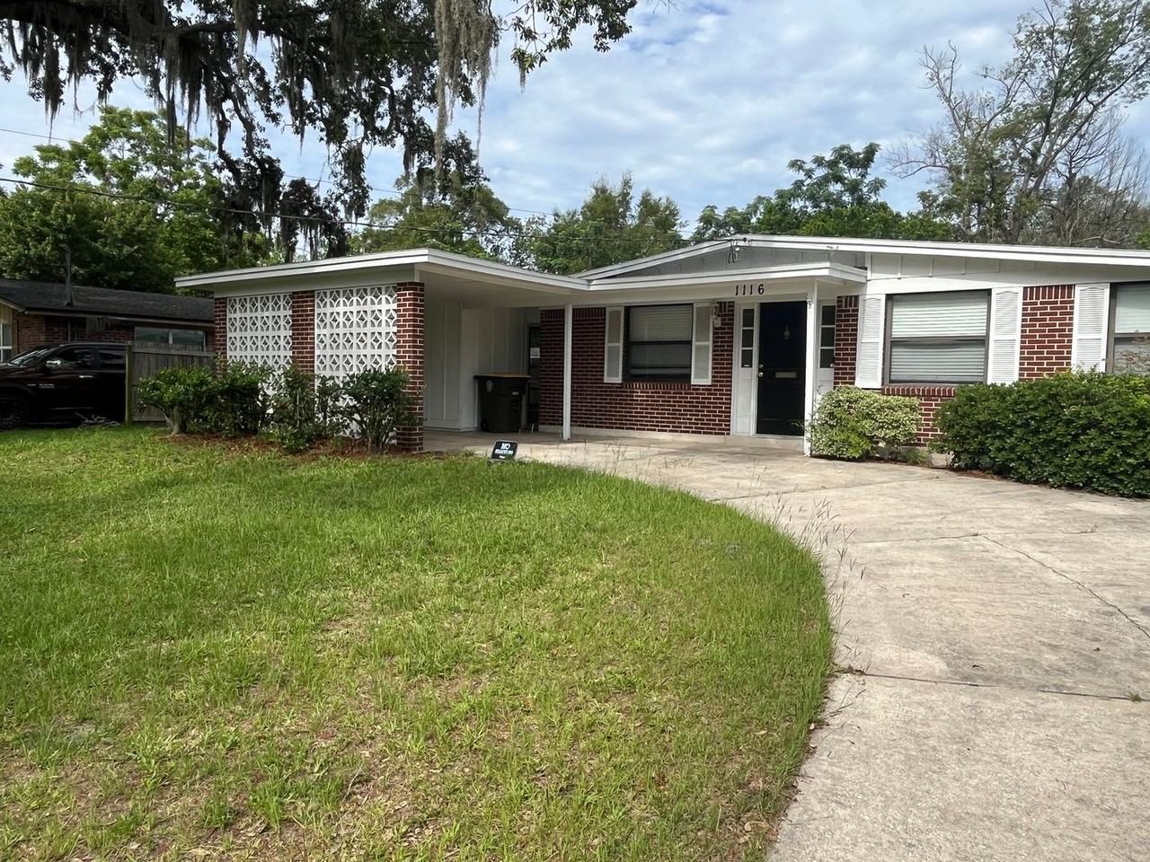 1116 Palisades Dr - Photo 2 of 25