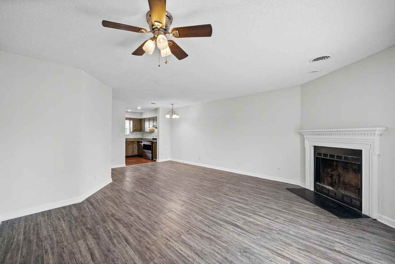 105 Greenland Ct - Photo 7 of 30