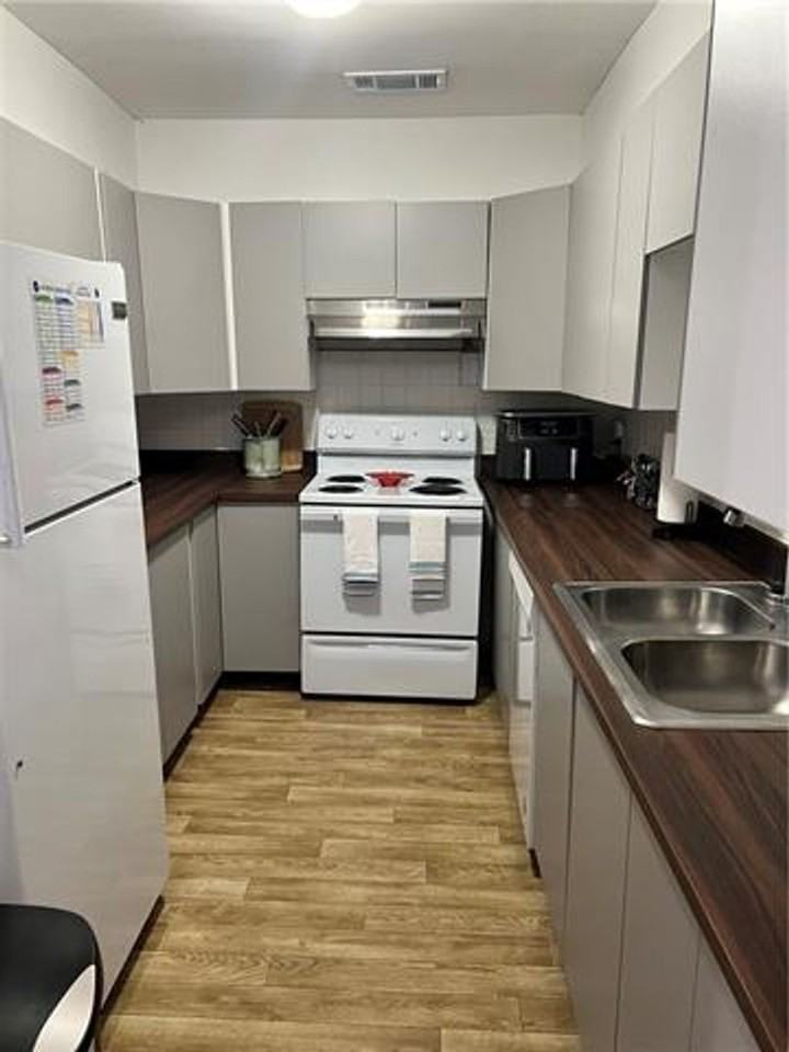 3026 Constance St - Photo 4 of 10