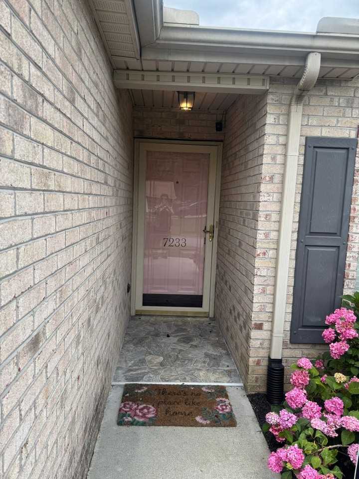 7233 Sorrenta Rd - Photo 4 of 28