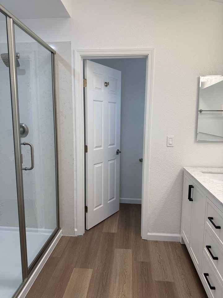 300 Grove Ct - Photo 5 of 26