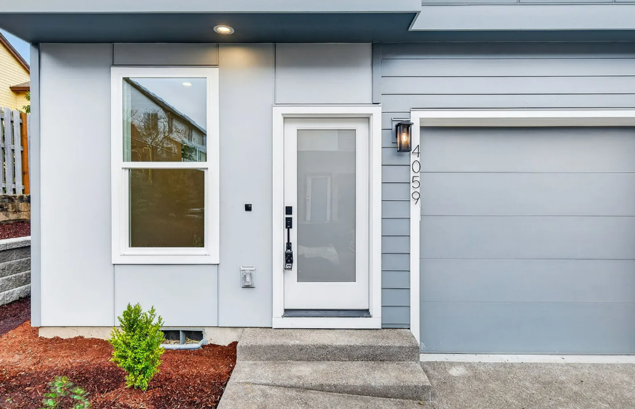 4059 Sw Mckinley St - Photo 2 of 38
