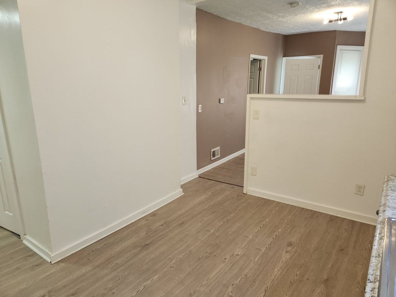 254 Lexington Ave - Photo 4 of 16