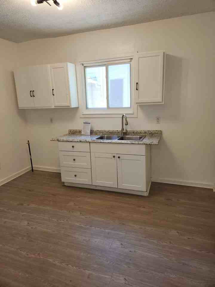 254 Lexington Ave - Photo 6 of 16