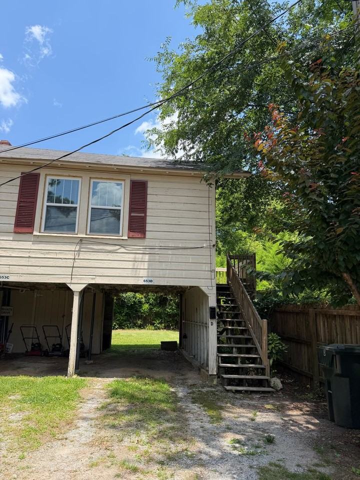 653 E Main St Apt D - Photo 2 of 11