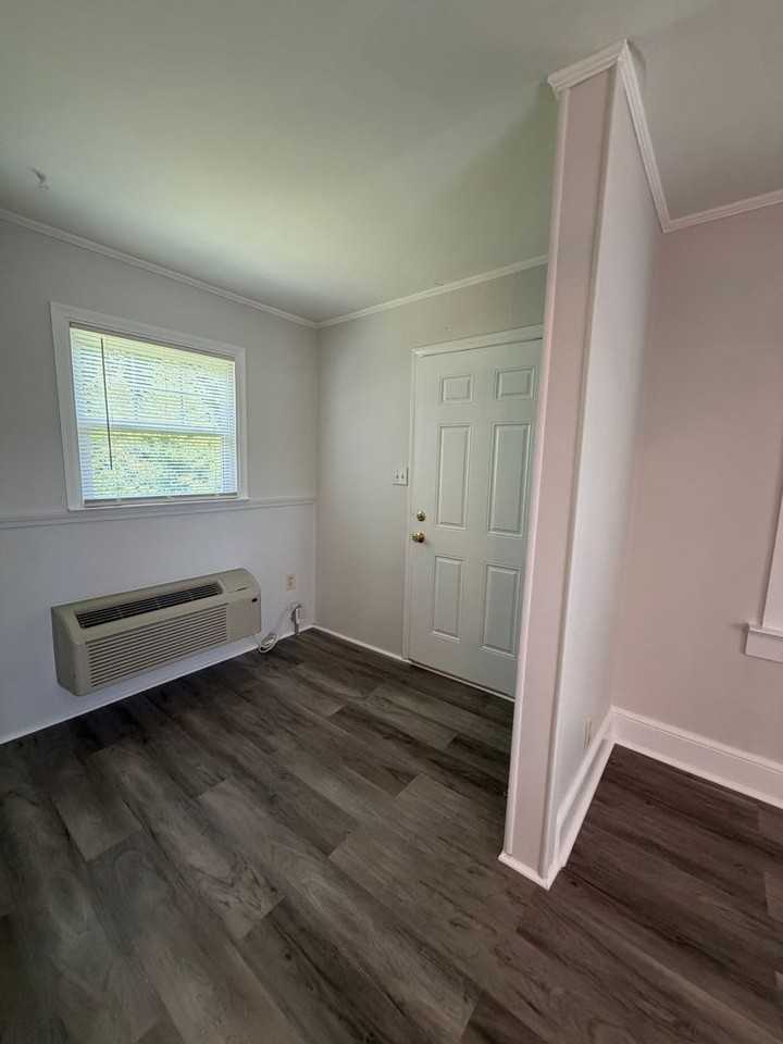 653 E Main St Apt D - Photo 5 of 11