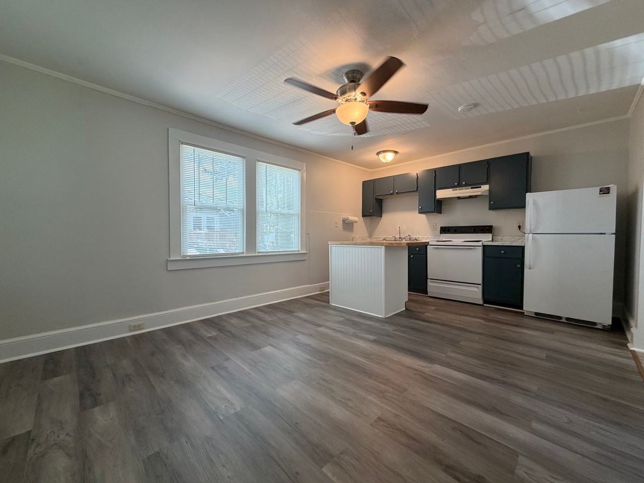 653 E Main St Apt D - Photo 6 of 11