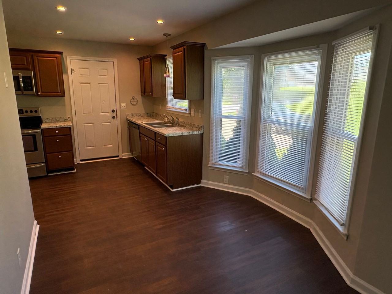 1710 Broadripple Dr - Photo 4 of 19