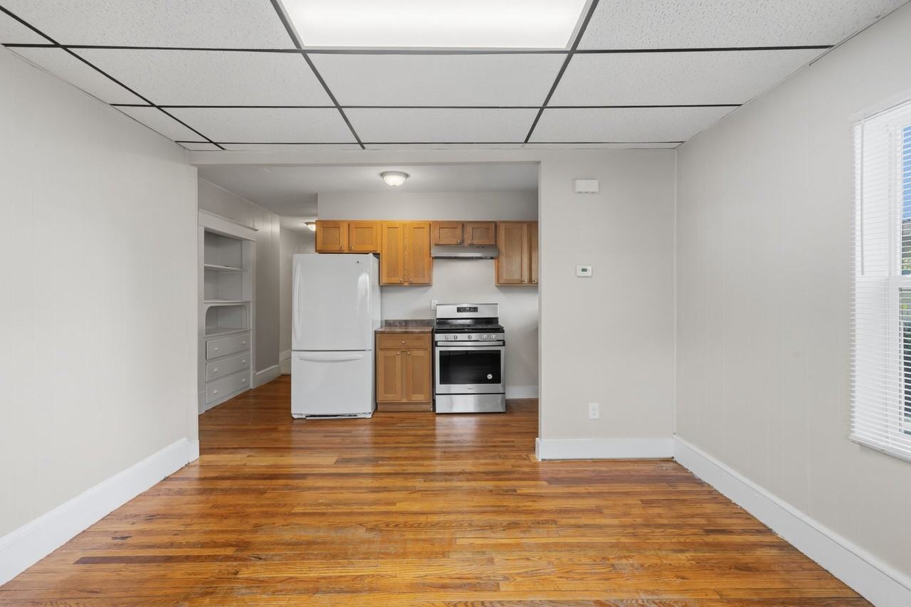 735 Union St - Photo 3 of 12