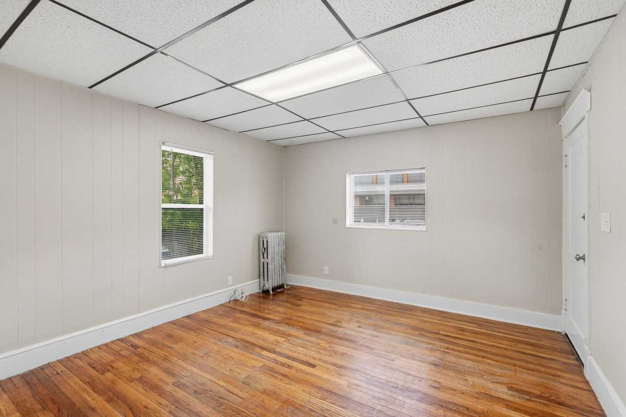 735 Union St - Photo 4 of 12