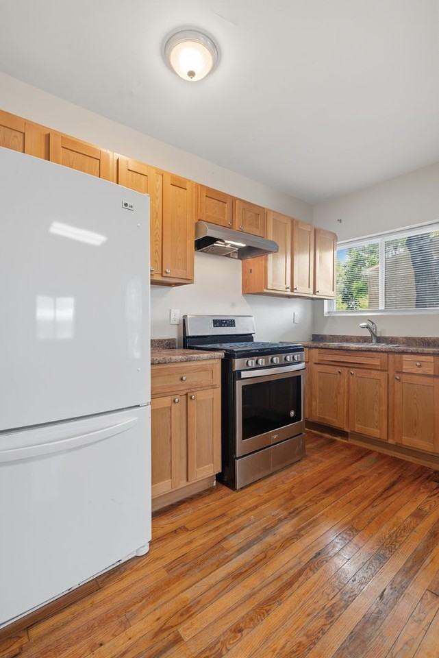 735 Union St - Photo 5 of 12