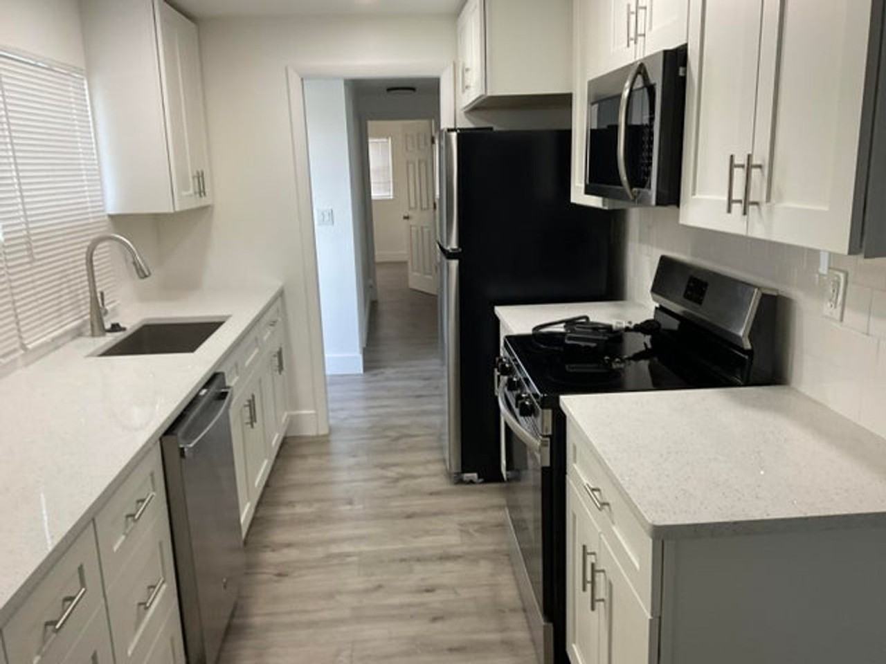 5662 Parke Ave - Photo 2 of 17