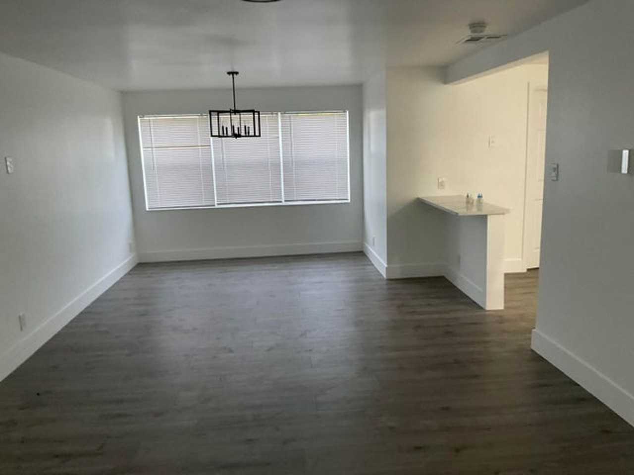 5662 Parke Ave - Photo 3 of 17