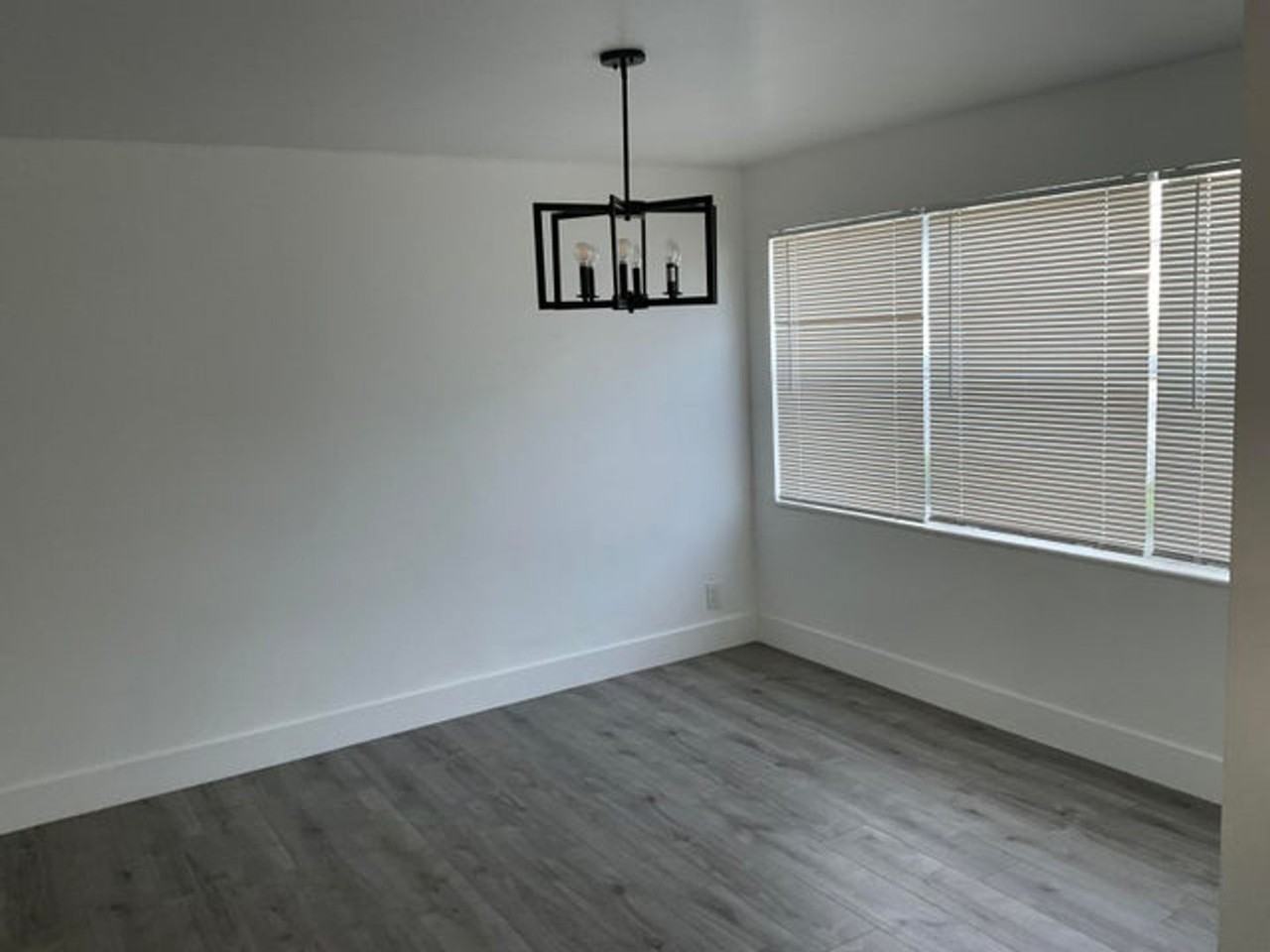 5662 Parke Ave - Photo 5 of 17