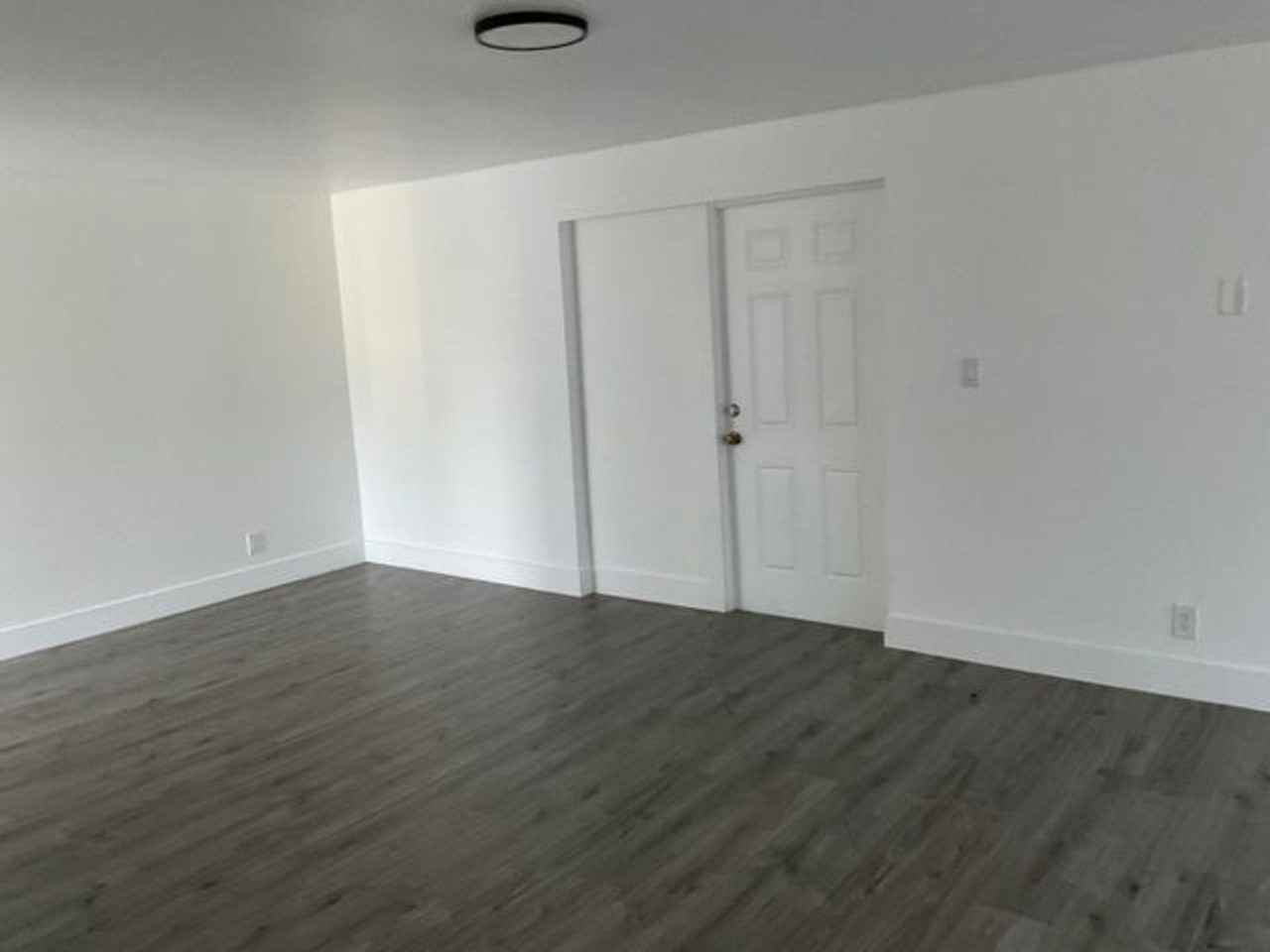 5662 Parke Ave - Photo 6 of 17
