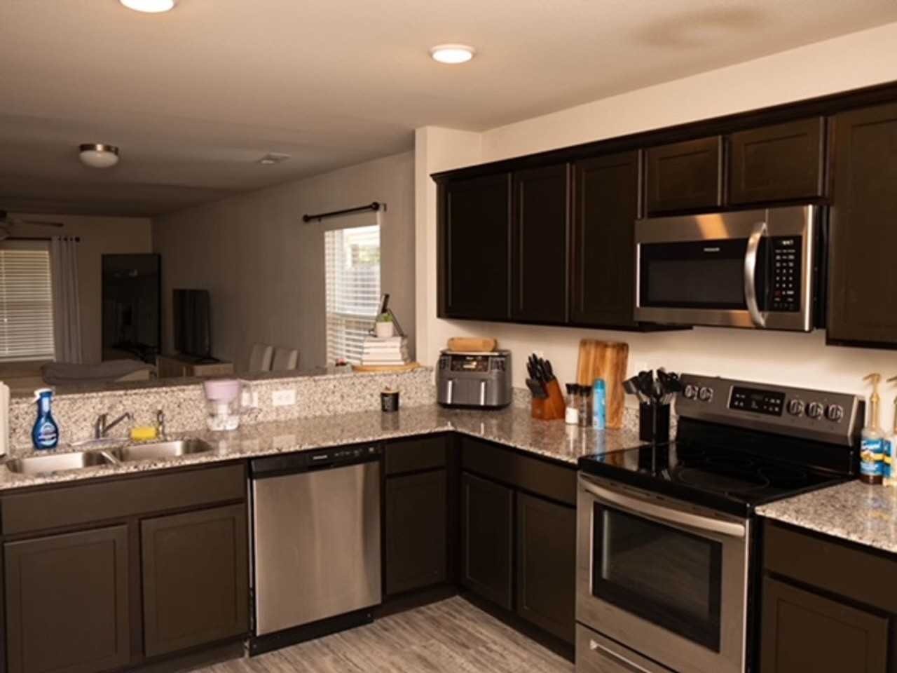 1324 S Morningside Dr - Photo 5 of 16