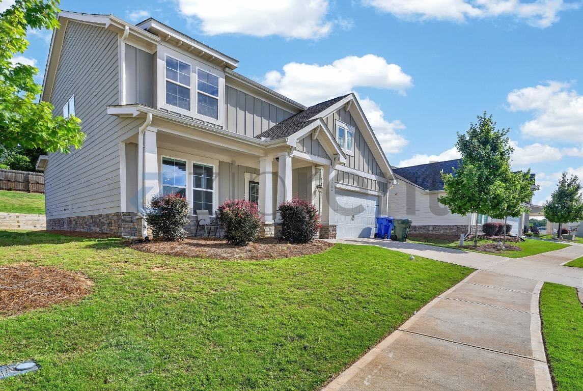 1360 Slaton Manor Dr - Photo 2 of 32