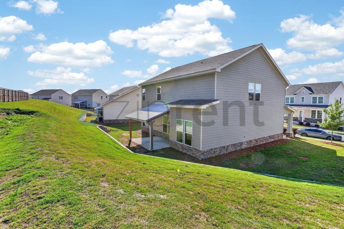 1360 Slaton Manor Dr - Photo 6 of 32