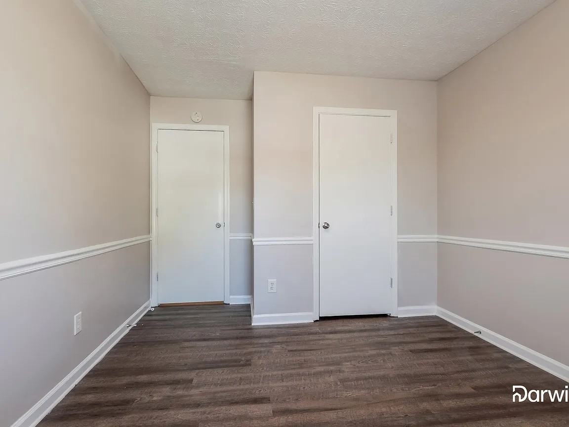 691 Stonebridge Crescent - Photo 4 of 8