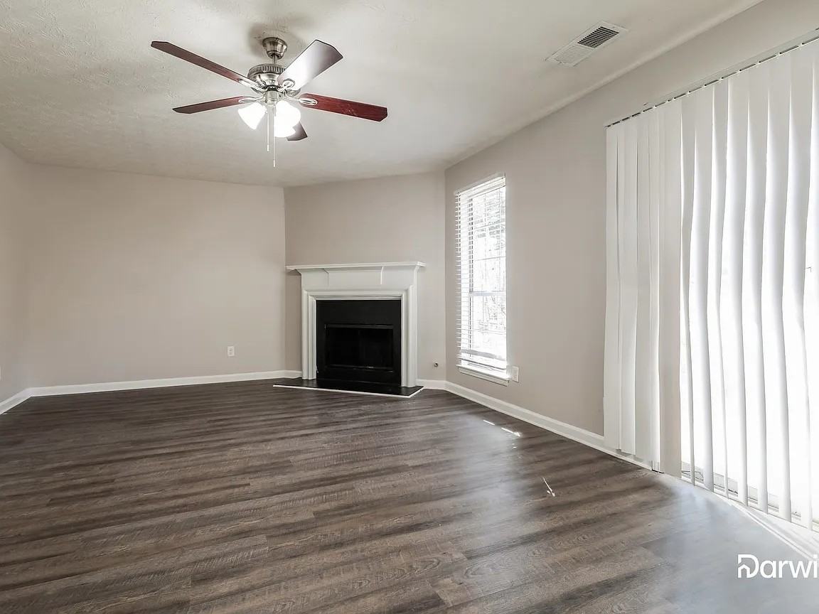 691 Stonebridge Crescent - Photo 2 of 8