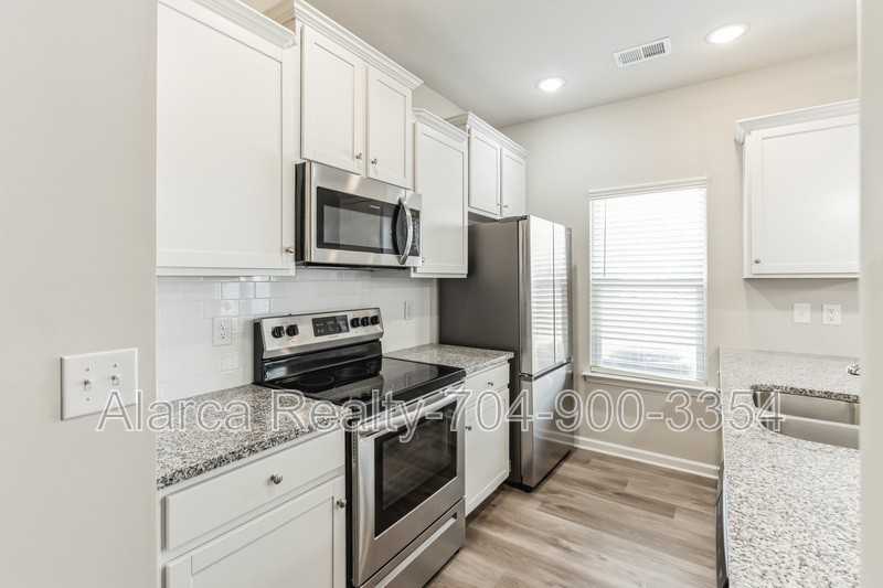 7213 Somerford Rd - Photo 2 of 17