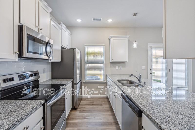 7213 Somerford Rd - Photo 3 of 17