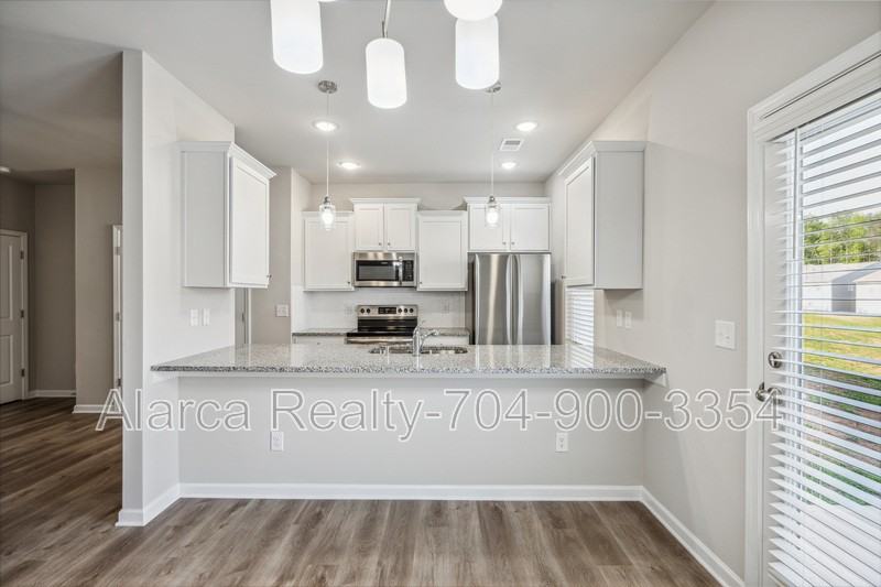 7213 Somerford Rd - Photo 4 of 17