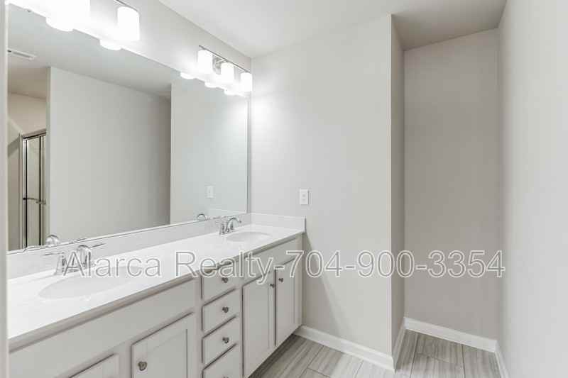 7213 Somerford Rd - Photo 7 of 17