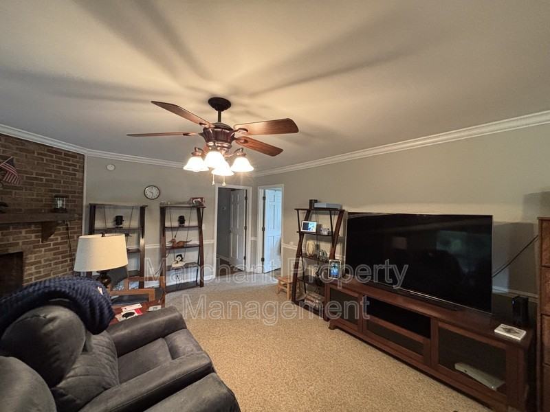 310 Windward Way - Photo 3 of 7