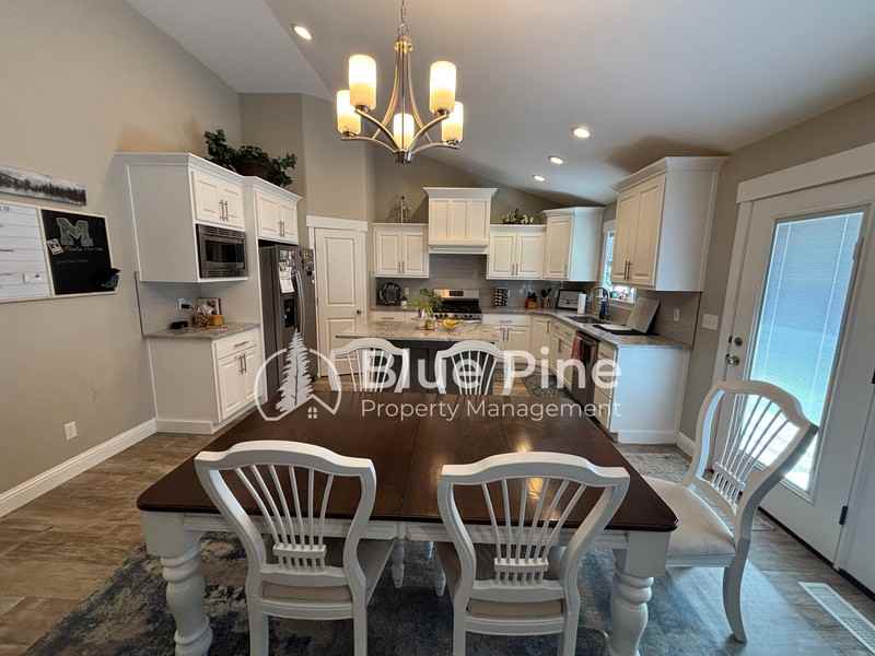 5506 Eaglewood Dr - Photo 4 of 25