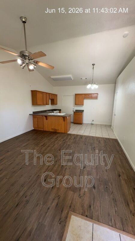 1319 S Crowe St #B - Photo 4 of 16