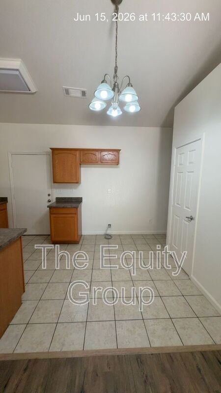 1319 S Crowe St #B - Photo 6 of 16