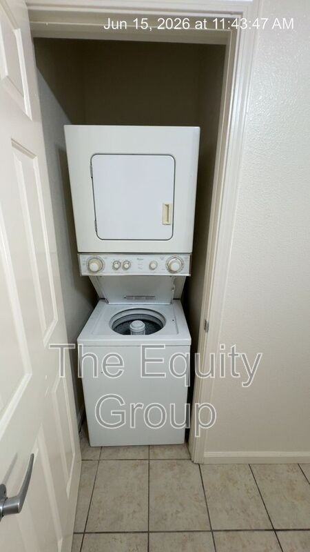 1319 S Crowe St #B - Photo 7 of 16