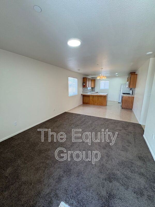 2106 W Lark Ave - Photo 3 of 16