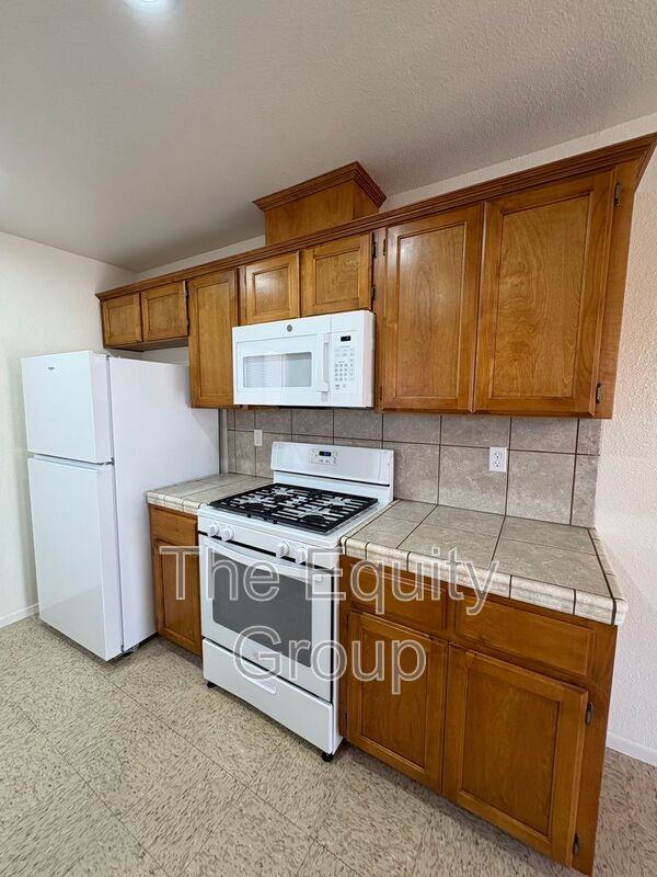 2106 W Lark Ave - Photo 6 of 16