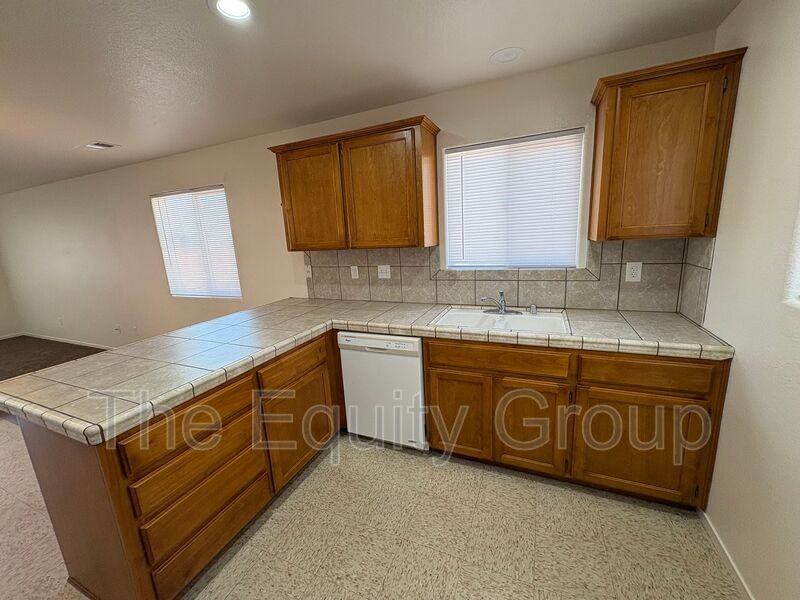 2106 W Lark Ave - Photo 7 of 16
