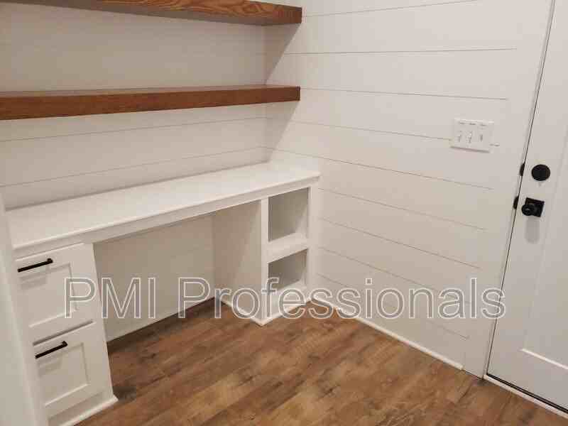 909 E State St - Photo 5 of 39