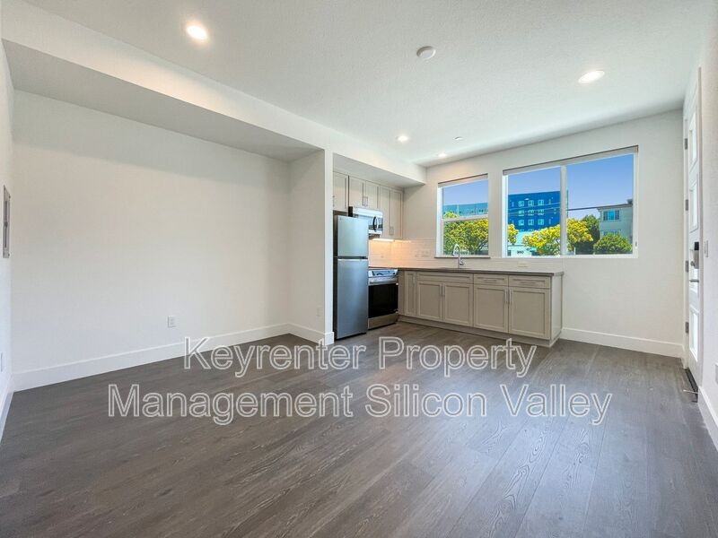 333 Montague Expy